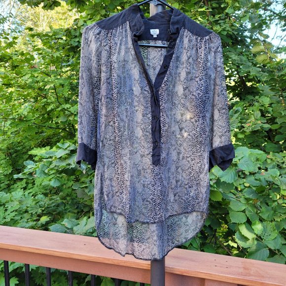Wilfred Tops - Wilfred Aritzia Silk Animal Print Sheer Lightweight Snake Skin Top Buttons Tunic